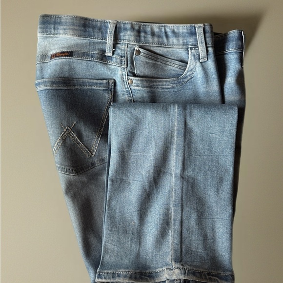 WRANGLER WILLOW ULTIMATE RIDING JEANS Denim - Wrangler Women's Boot Cut Jeans in Faded Blue